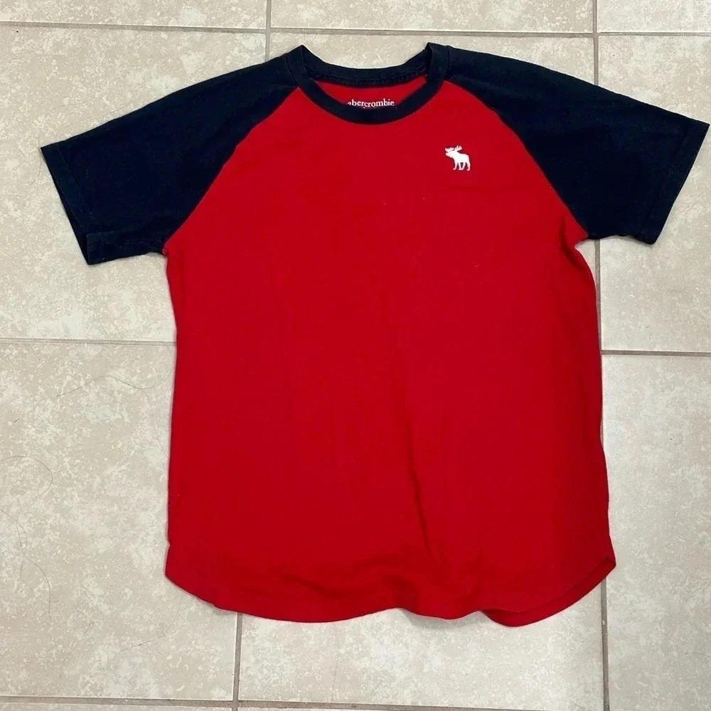 Abercrombie kids Boys red t‎ Shirt size 13/14